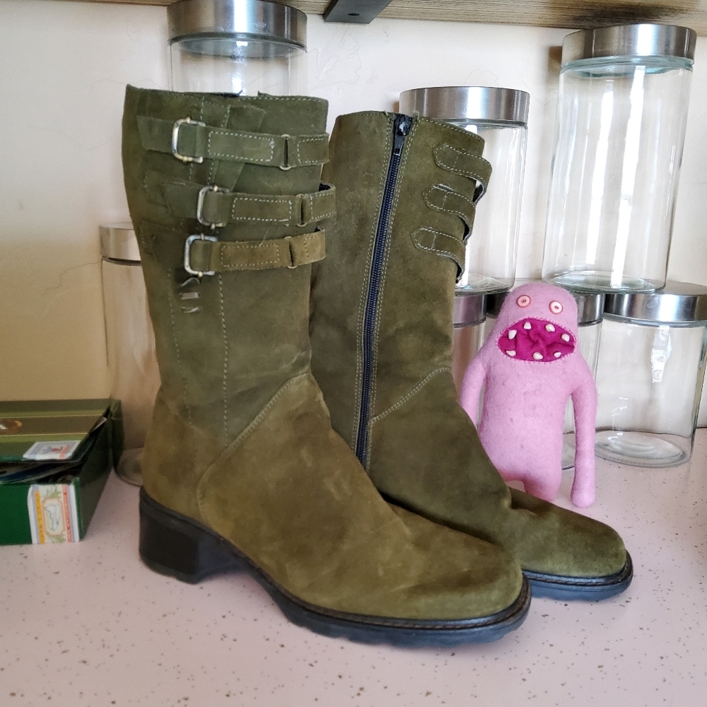 AQUATALIA Romanian Loden Green Suede Boots Forest Elf Boho Size 8